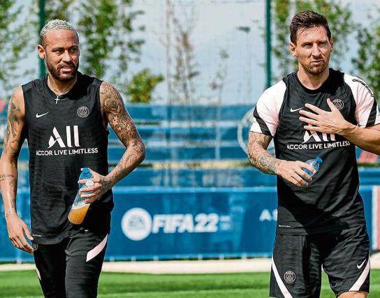 揭秘梅西巴黎首训：第一个到场，训练后集体吃烤肉