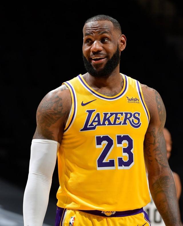 电竞竞猜-新赛季首期MVP榜：詹皇东契奇领跑 库里进前五